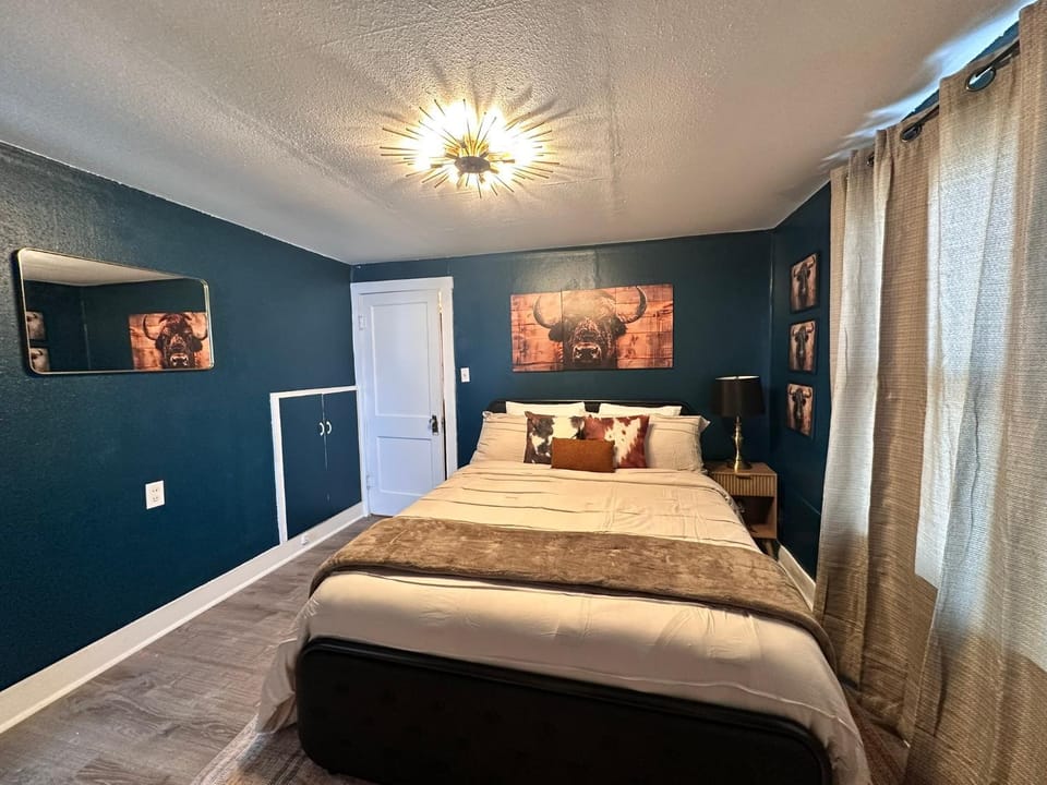 Buffalo & Bourbon-1 Bed1 Bath Private Condo House in Kansas