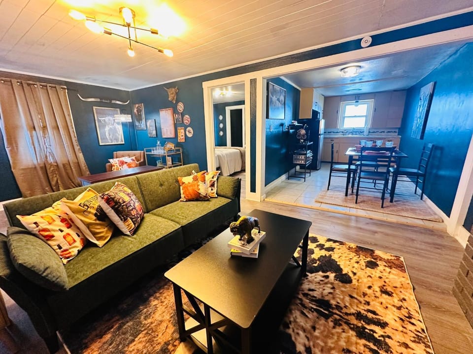 Buffalo & Bourbon-1 Bed1 Bath Private Condo House in Kansas