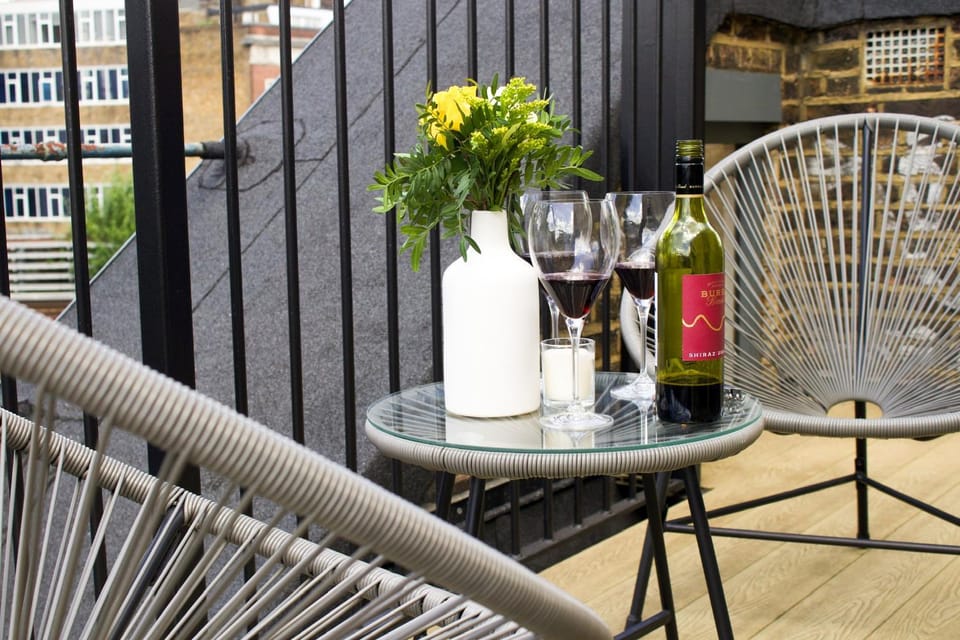 Kula London Bridge Apartment in London Borough of Southwark