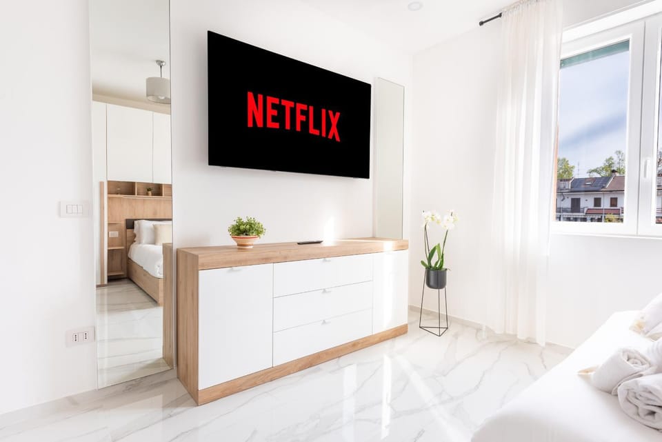 Bed, TV and multimedia, Photo of the whole room, Evening entertainment, Bedroom