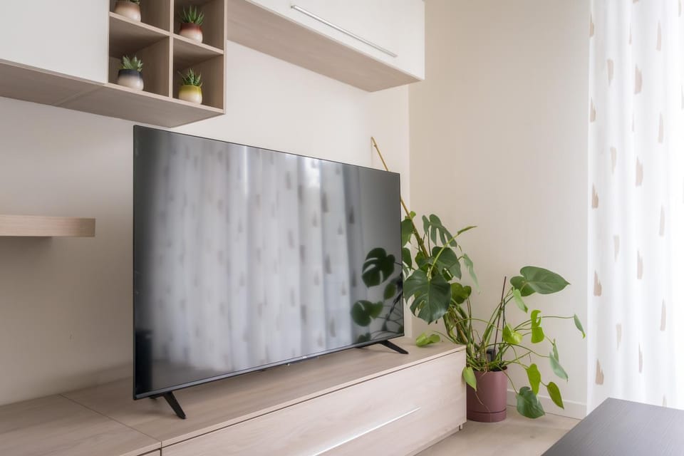 TV and multimedia, Living room, Seating area, internet