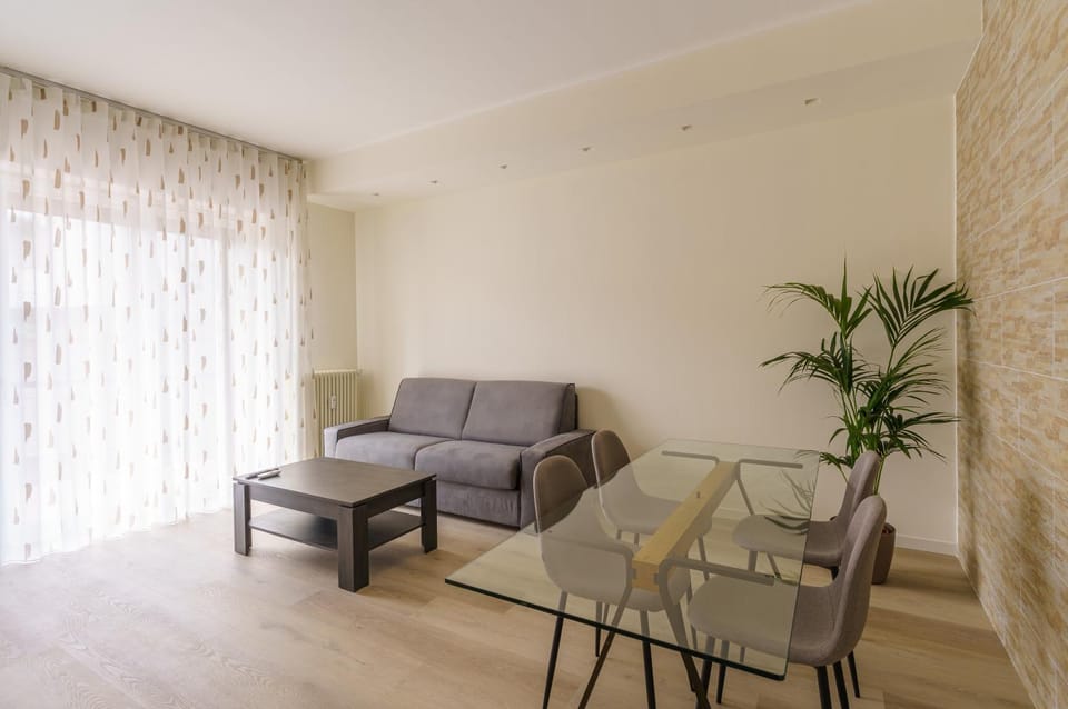 TV and multimedia, Living room, Seating area, Dining area, internet