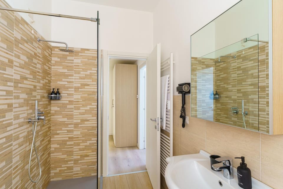 Shower, Toilet, Bathroom, washing machine