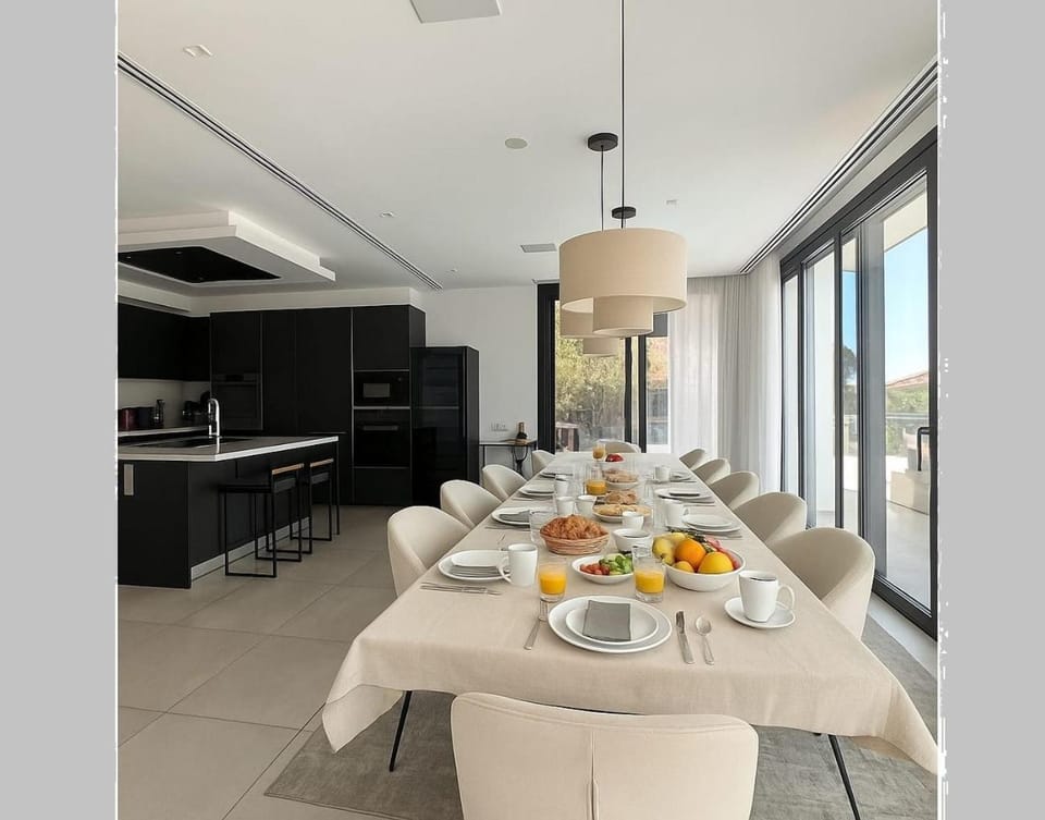 Breakfast, Dinner, Dinner