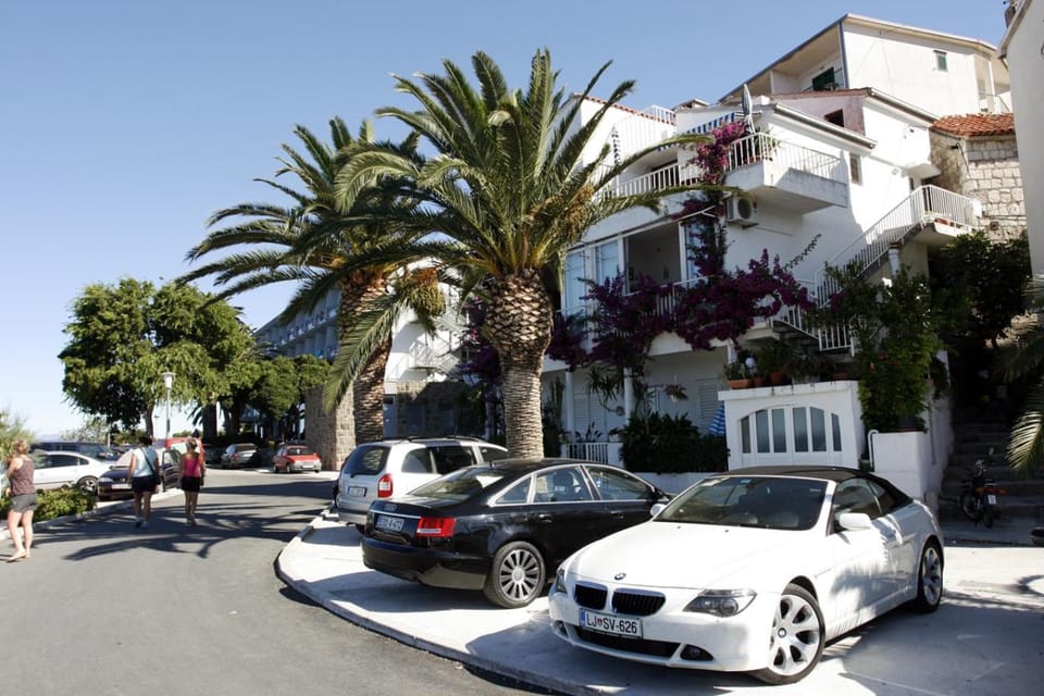 Property building, Neighbourhood, Street view