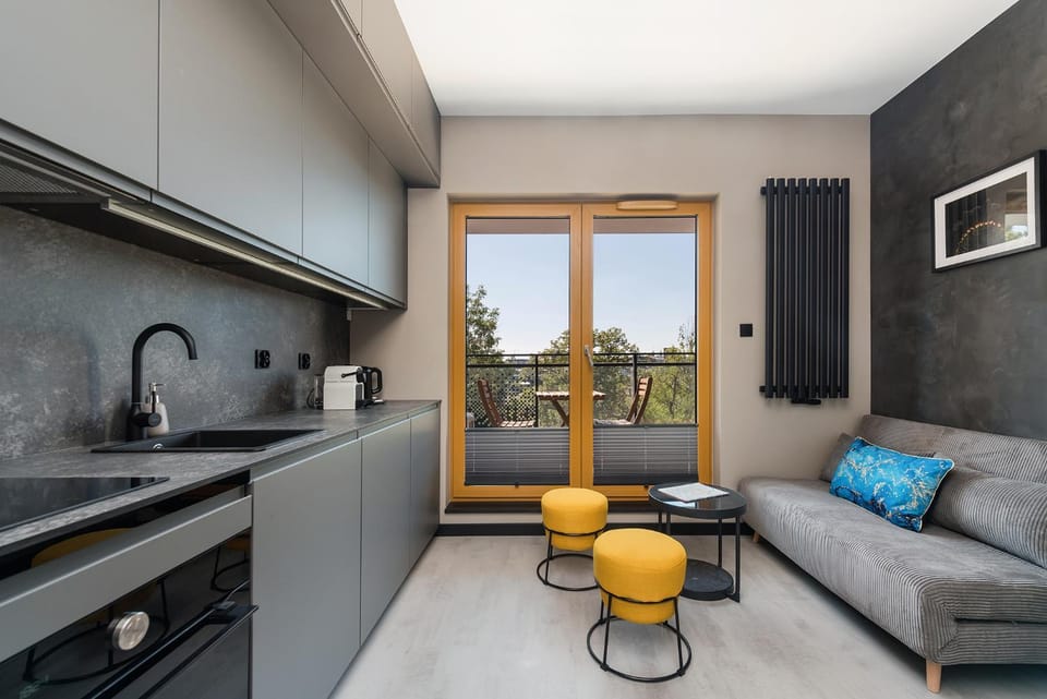 View (from property/room), Balcony/Terrace, Kitchen or kitchenette, Living room, Seating area, Dining area