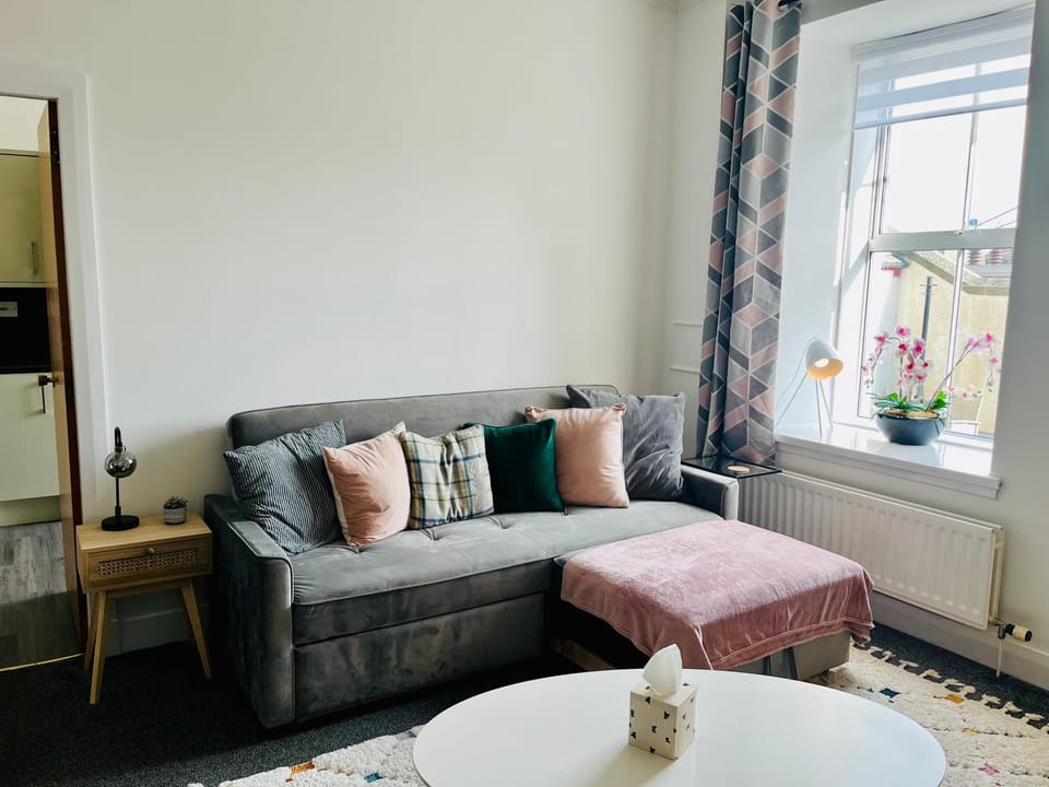 Central, Modern Apartment - Private Terrace - Dog Friendly Apartment in Aberdeen