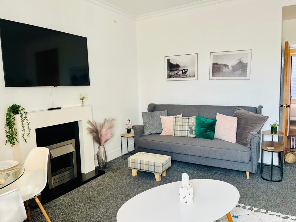 Central, Modern Apartment - Private Terrace - Dog Friendly Apartment in Aberdeen