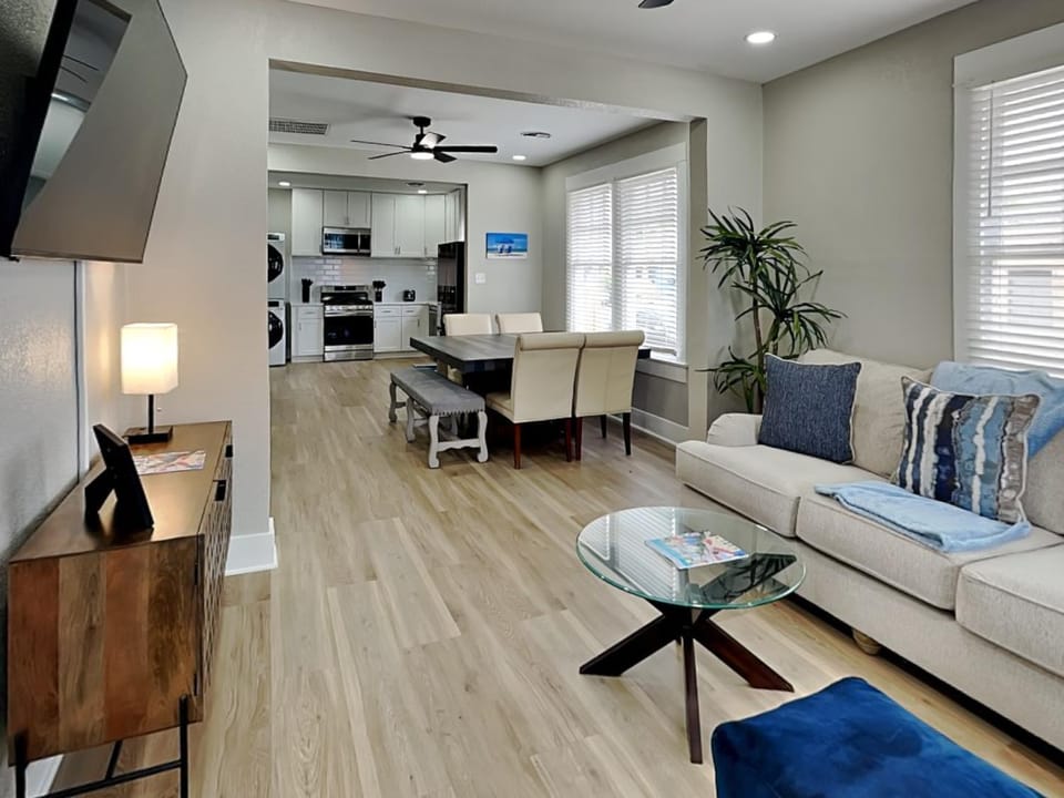 TV and multimedia, Kitchen or kitchenette, Living room, Seating area, Dining area, furniture, microwave, oven, stove, kitchen, air conditioner