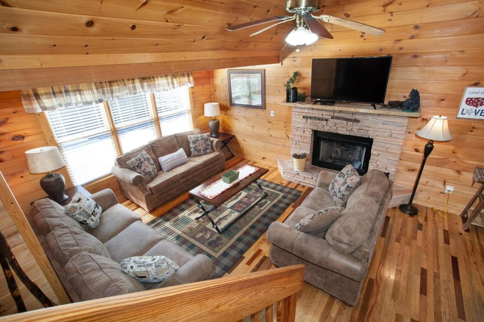 Smoky Mountain Gem MTN View Hot Tub Grill House in Gatlinburg