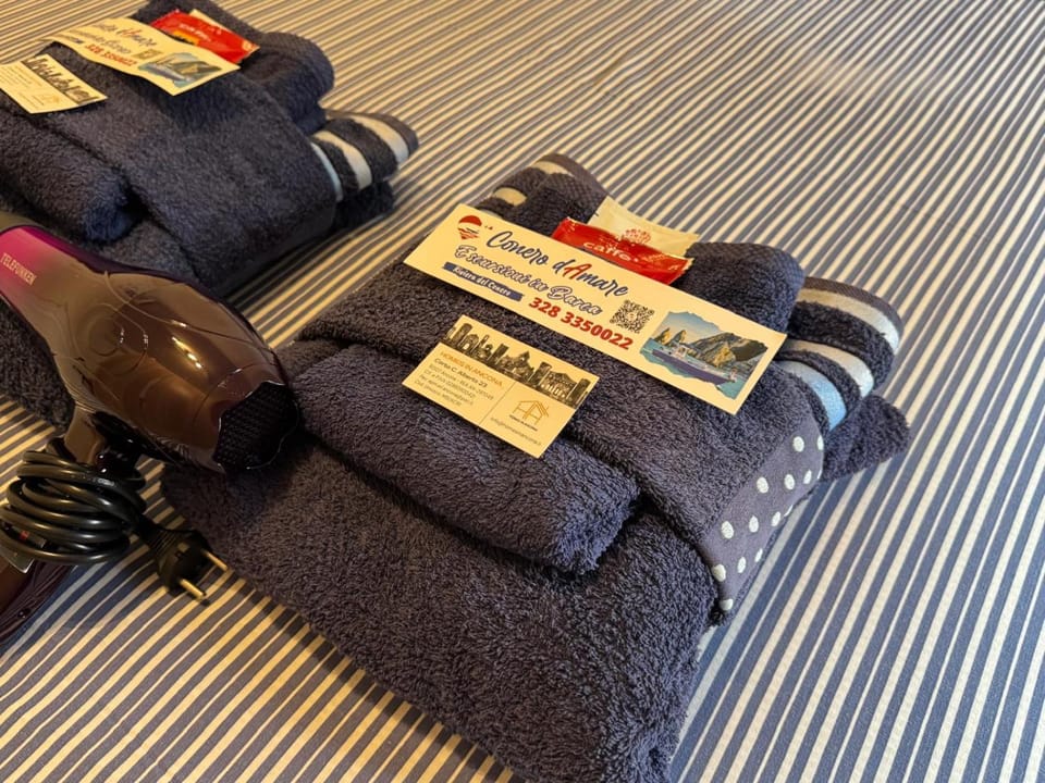 Living room, Seating area, towels