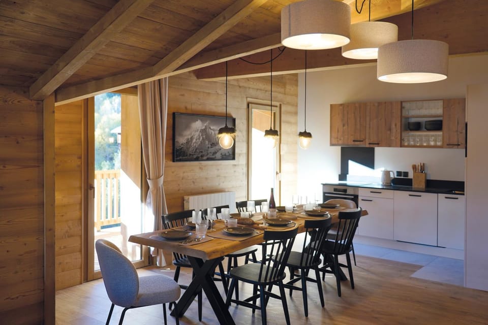 Dining area, kitchen