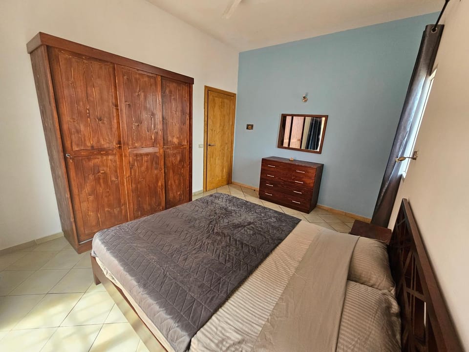 Bed, Photo of the whole room, Bedroom, wardrobe