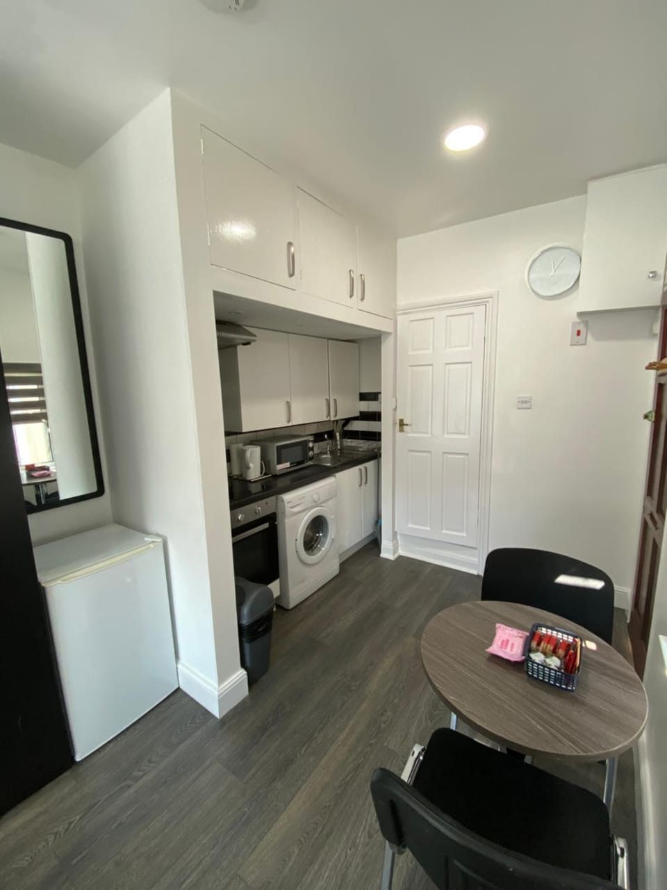 Dining area, kitchen