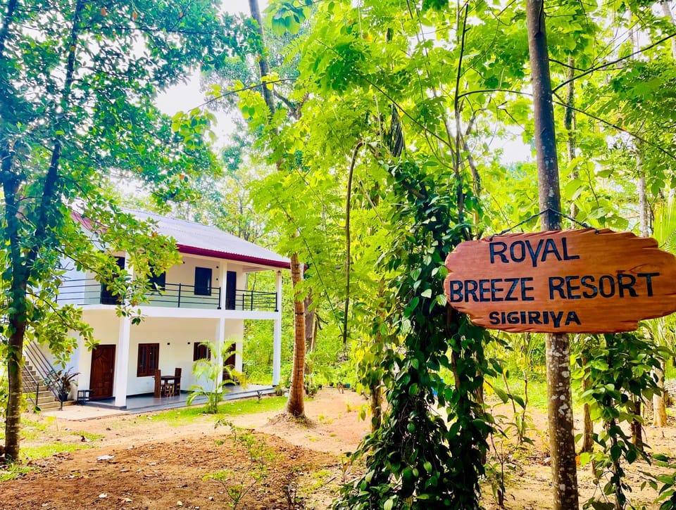 Royal Breeze Resort Sigiriya Bed and Breakfast in Dambulla