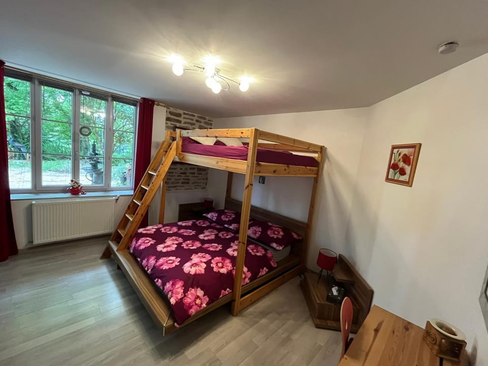 Bed, Bedroom, Family