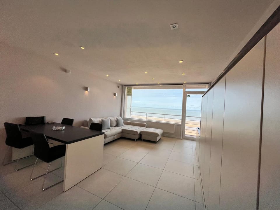TV and multimedia, Living room, Seating area, Sea view