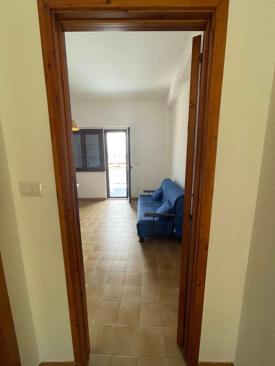 Photo of the whole room, Seating area