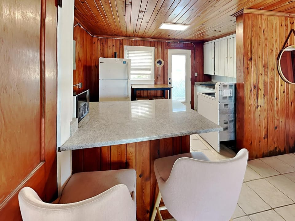 Sea Glass Suites 1 Apartment in Topsail Beach