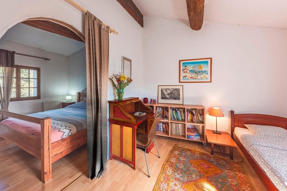 Library, Photo of the whole room, Bedroom