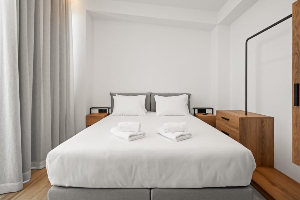 Bed, Bedroom, towels, wardrobe
