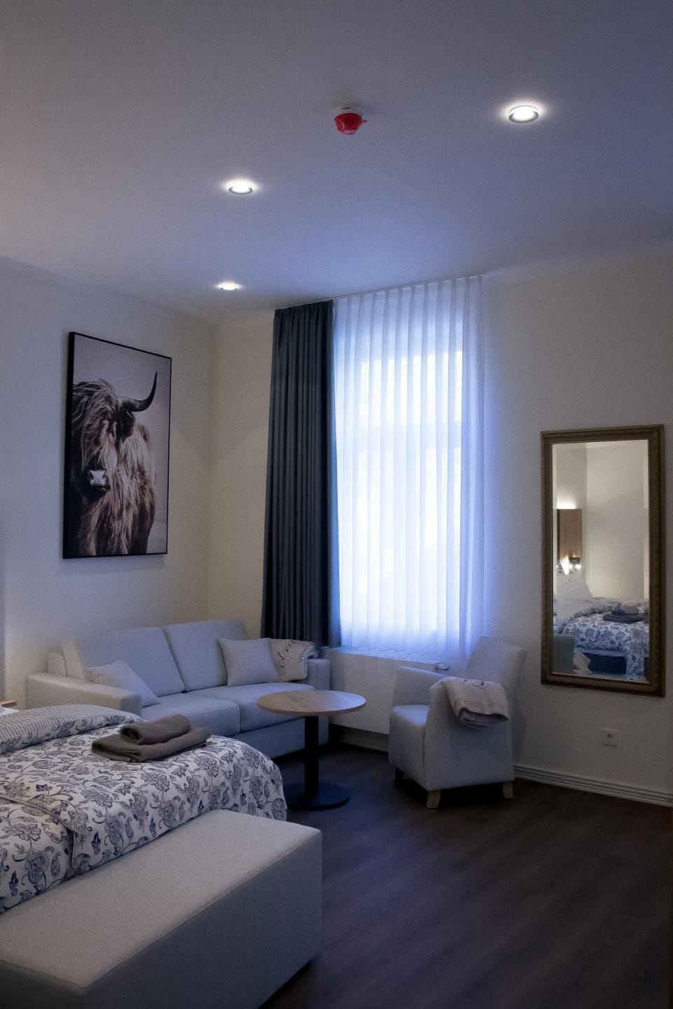 Bed, Seating area, Bedroom