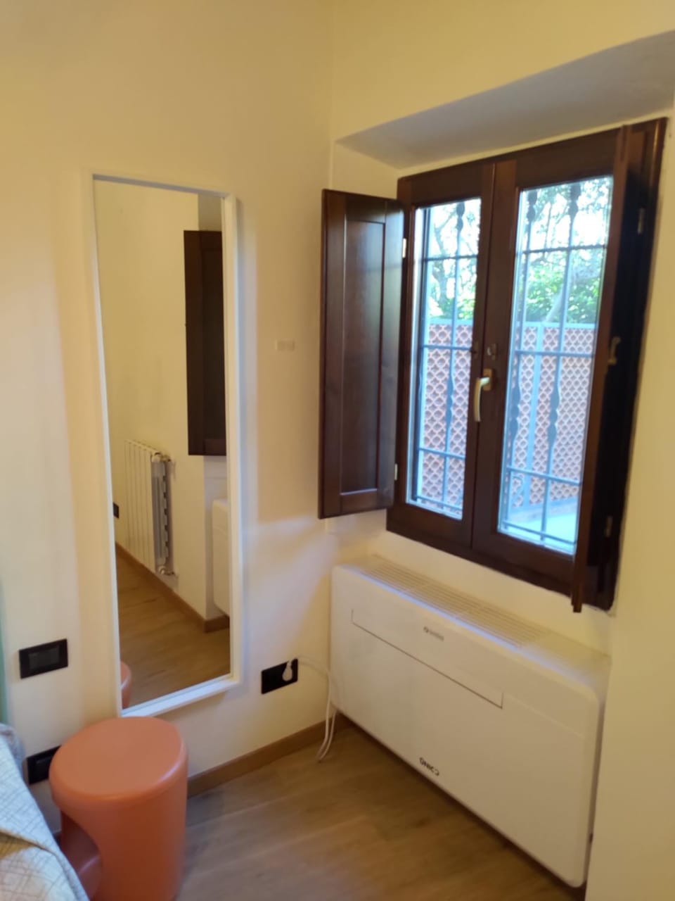 Bed, Photo of the whole room, Bedroom, air conditioner