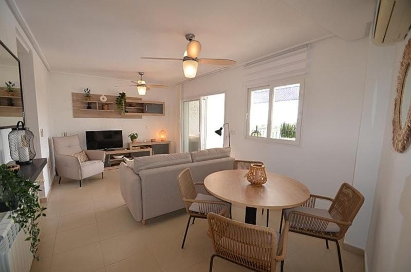 TV and multimedia, Living room, Dining area