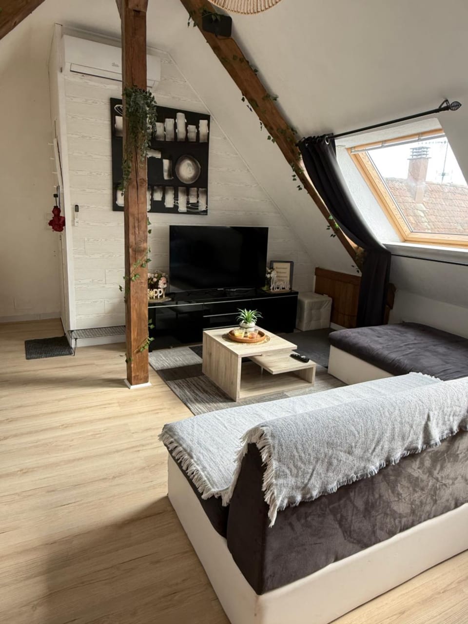 TV and multimedia, Living room, Photo of the whole room, Seating area