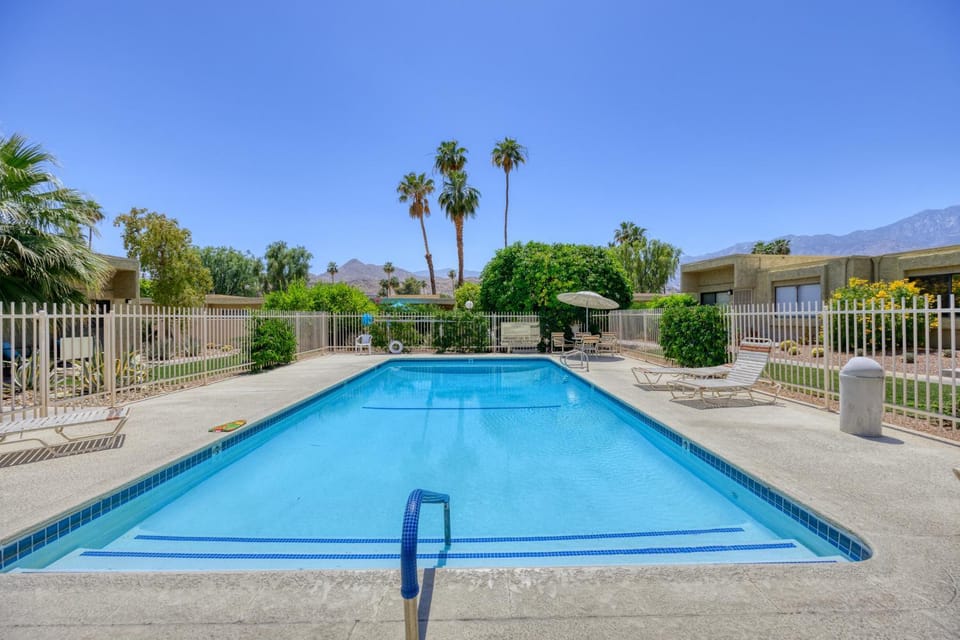 Las Flores Modern Gem House in Cathedral City