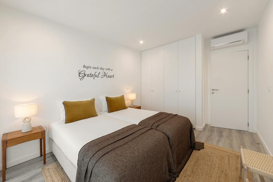 Bed, Photo of the whole room, Bedroom, wardrobe, air conditioner