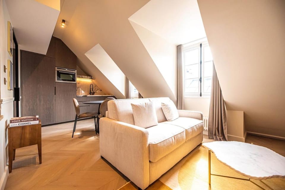Enjoy Parisian Life in an Elegant Flat - Le Marais Apartment in Paris