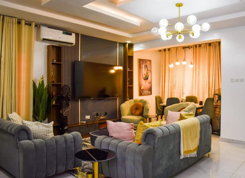 TV and multimedia, Living room, Seating area, Dining area, Evening entertainment, air conditioner