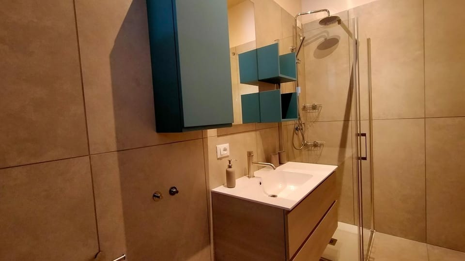 Appartamento trilocale FRONTE MARE con SPIAGGIA INCLUSA Taunus vacanze cod 494 House in Marcelli