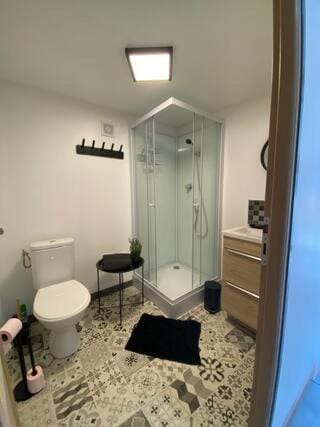 Shower, Toilet, Bathroom