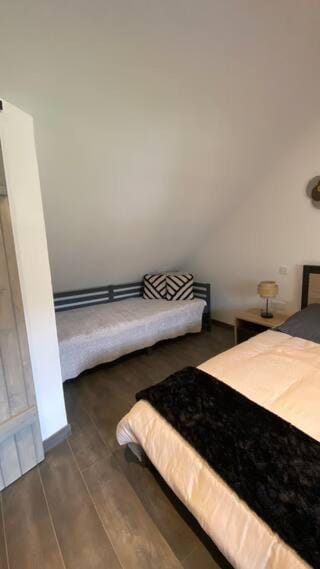 Bed, Photo of the whole room, Bedroom