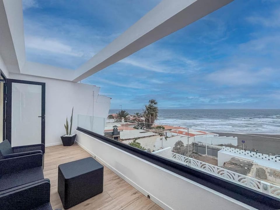 El Bunker Luxury Suite en Playa del Hombre con vista al mar Apartment in Gran Canaria