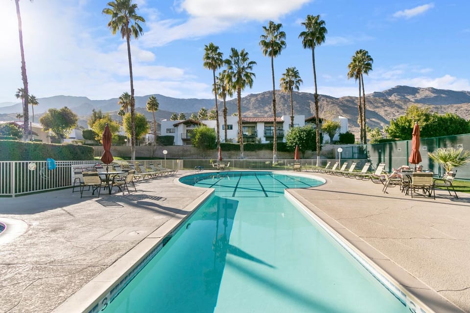 Canyon Country Club Chic House in Palm Springs