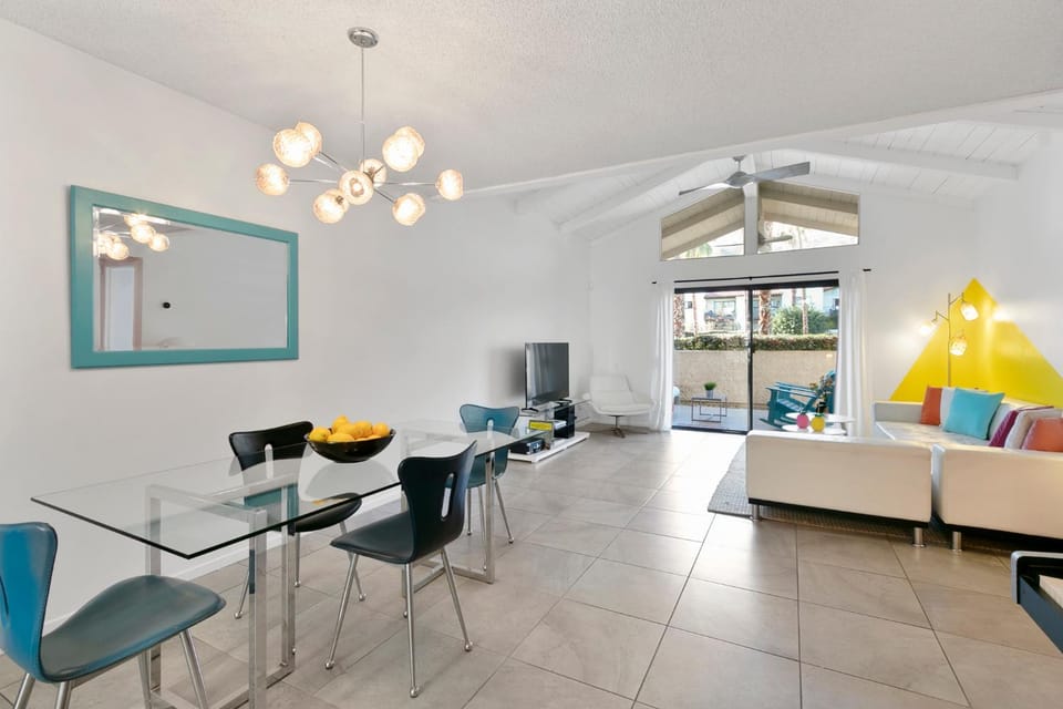 Canyon Country Club Chic House in Palm Springs