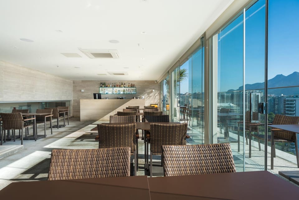 Restaurant/places to eat, Day, Natural landscape, View (from property/room), Balcony/Terrace, Lounge or bar, Seating area, Mountain view, Swimming pool