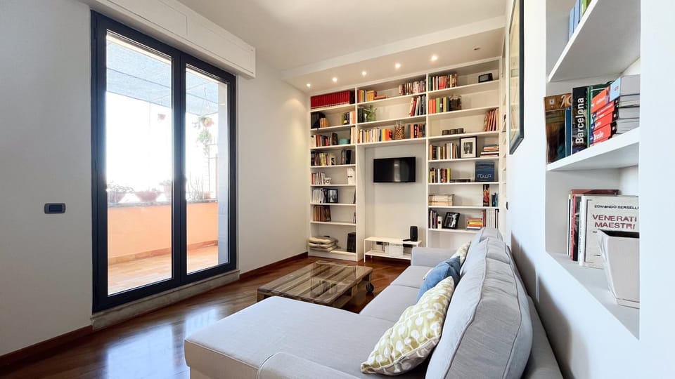 Living room, Seating area, Seasons