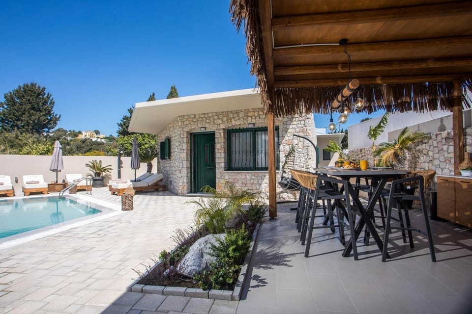 Property building, Patio, Day, Swimming pool, sunbed