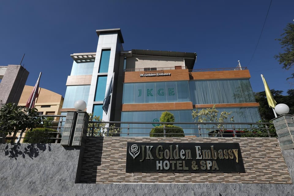 Property building, Facade/entrance, Day