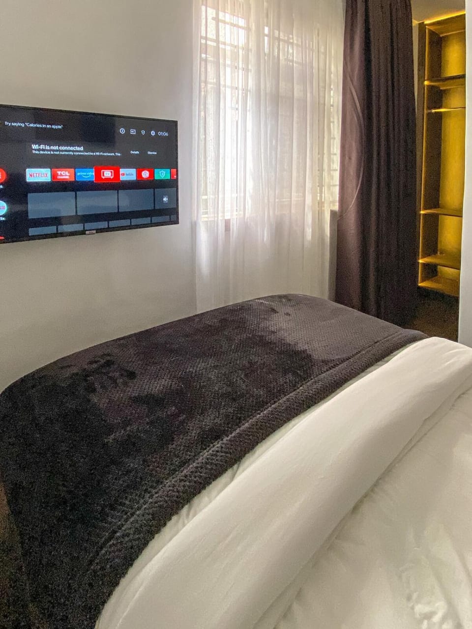 Bed, TV and multimedia, Bedroom