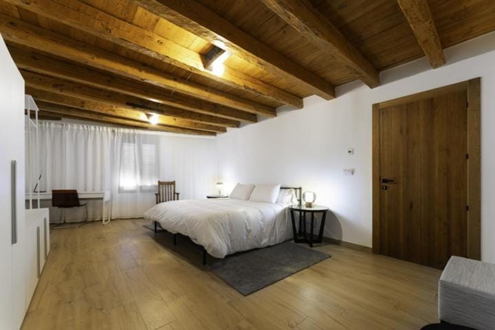 Bed, Photo of the whole room