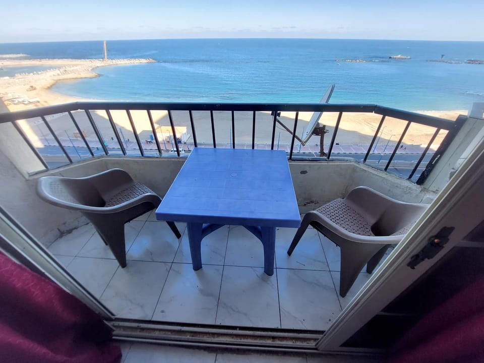 View (from property/room), Balcony/Terrace, Seating area, Dining area, Sea view