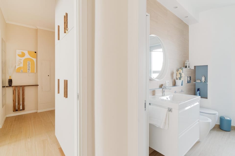 Bathroom, Photo of the whole room, Bedroom