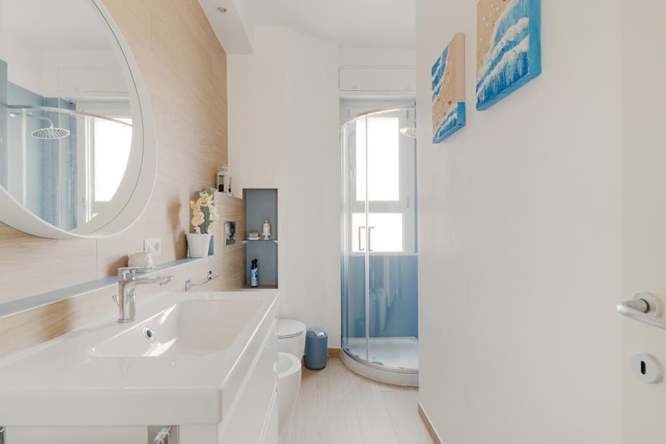 Shower, Toilet, Bathroom, bidet, towels
