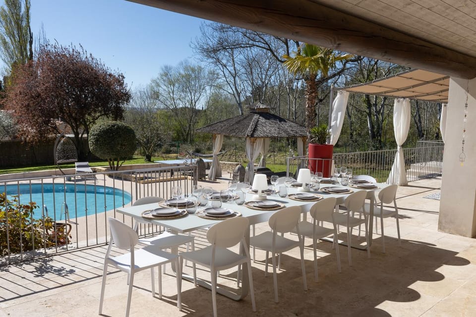 La Villa L'Isle-St-Antoine piscine chauffée Villa in L'Isle-sur-la-Sorgue