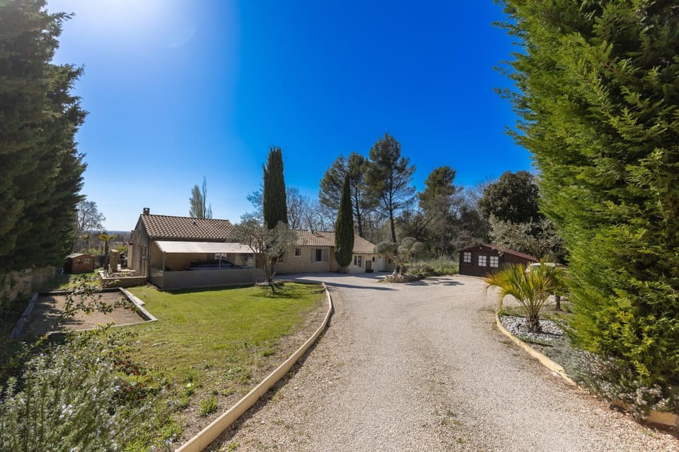 La Villa L'Isle-St-Antoine piscine chauffée Villa in L'Isle-sur-la-Sorgue